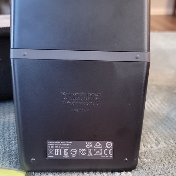 Polaroid Instant Camera - Black with Rainbow Accent - Picture 9 of 9